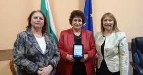 Росица Георгиева отличена с плакет от „Закрила на детето“