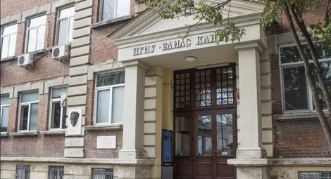 Автономни коли под наем и соларни мебели - учебни фирми представят бизнес идеи в Доходното здание