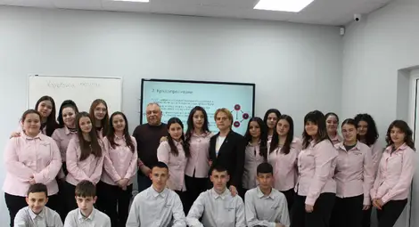 Д-р Камен Кожухаров гостува с лекция в Професионалната гимназия по туризъм в Русе