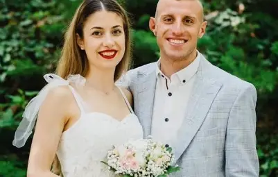 Християн Стоянов мина под венчило с любимата си Ели