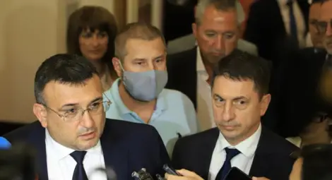 Бившият вътрешен министър Маринов се извини за полицейското насилие върху демонстранти миналото лято