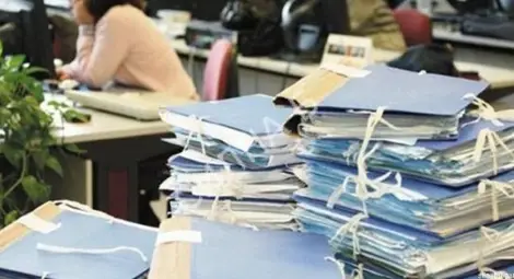 Населението се топи, администрацията расте