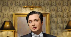 Васил Петров извиква за живот  джаз и суинг хитове на Синатра