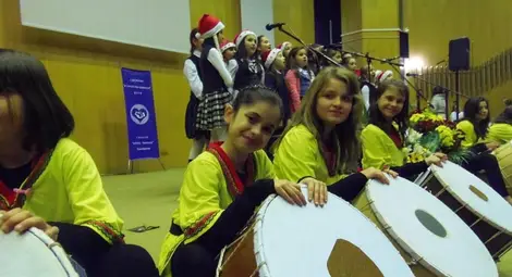 Фолклорни ритми от пет държави и зрелищно  ревю за концерта на &bdquo;Етническа хармония&ldquo;