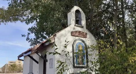 Крадци опразниха параклиса до бъдещия &bdquo;Лидл&ldquo;, докато се изяснява кой му е собственик