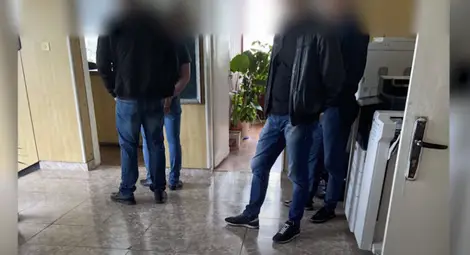 Двама разследващи полицаи от ГПУ-Калотина са предадени на съд за изндуване