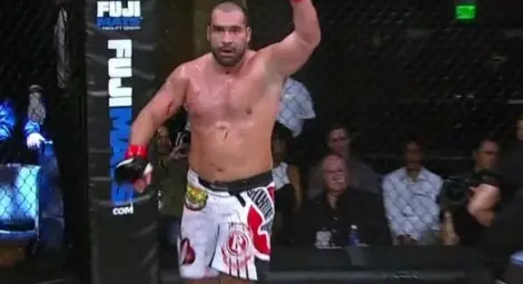 Багата смачка Дерек Мемен и защити световната си титла