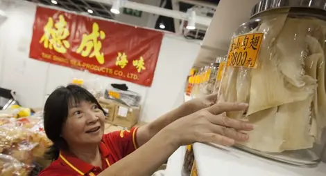 Китай: Без перки от акула и лястовичи гнезда на приеми