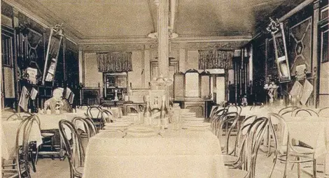 Вътрешният салон на „Исляххане“. Снимки: Архив Вътрешният салон на „Исляххане“. Снимки: Архив