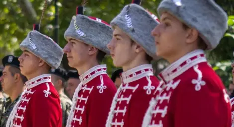 Почетен караул, военни маршове и благодарствен молебен за Съединението на България