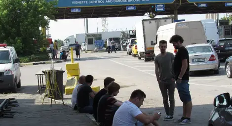 Огромни опашки от камиони на Дунав мост и другите ГКПП-та заради подмяна на софтуера /галерия/