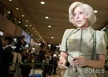 Лейди Гага ухапана от отровно животно