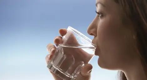 Чаша топла вода сутрин на гладно лекува поне 20 болести