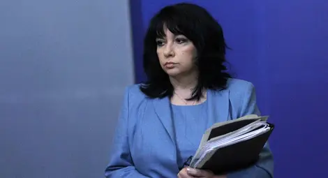 Петкова: Отлагането на повишението на цените на тока ще се отрази негативно на НЕК