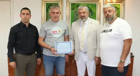 Драгомир Драганов дари над 41&nbsp;000 бутилки с минерална вода  на Областната администрация в Плевен