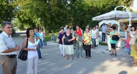 8 светещи фенера полетяха в небето в знак на подкрепа за Орешарски