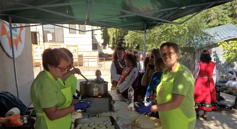 &bdquo;Ценово пее и танцува&ldquo; събра над 800 самодейци от цялата страна