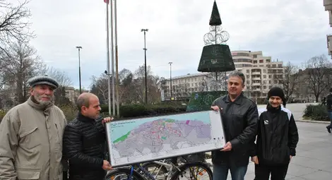 &bdquo;Вело Русе&ldquo; подари на кмета карта за велосипедната мрежа