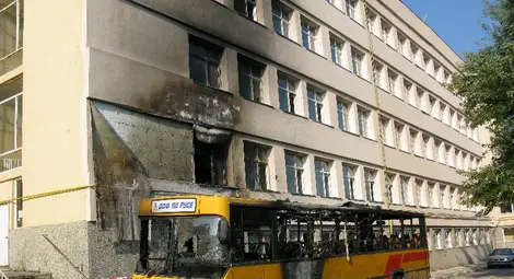 Автобус изгоря по неясни причини в двора на Дом &bdquo;Майка и дете&ldquo;