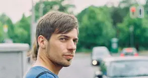 Не в попфолка е проблемът, а в малкото алтернативи за младите