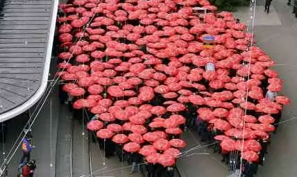 Швейцария протестира срещу финансовите акули