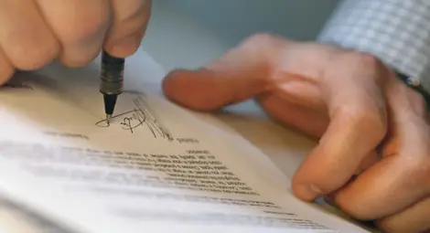 Измамник изкарал 185 000 лева с фалшив подпис на кмета Стоилов