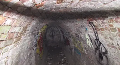 Разбиха решетките на  авариен изход на бункер