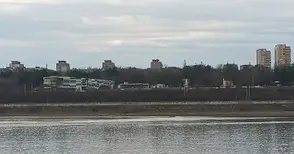 Строителството на плувния комплекс  е спряно заради лошото време