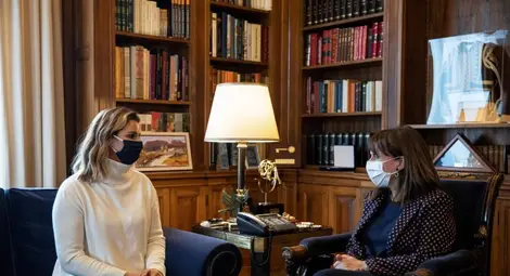 Бекатору бе приета и от президента на Гърция Катерина Сакеларопулу.