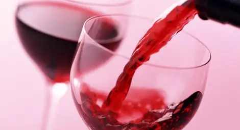 Една малка чаша вино на ден пази от сърдечни проблеми Една малка чаша вино на ден пази от сърдечни проблеми