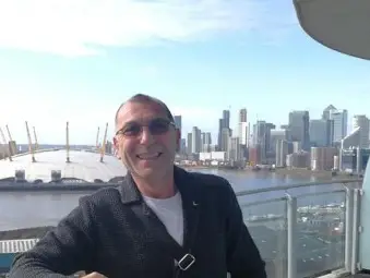 Когато му е криво, Йордан Джамбазов излиза на двора и стреля. Стреля, докато му светне