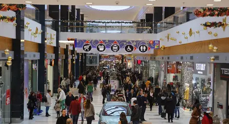 Десетки хиляди минаха през Мол Русе в Черния петък