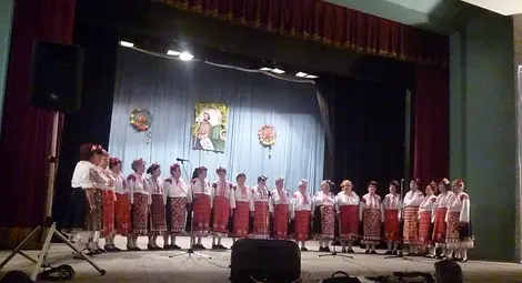 Три поколения николовчани  пяха и танцуваха за 24 май /галерия/