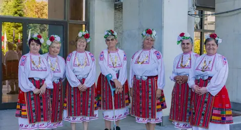 Съюзът на пенсионерите организира традиционното &ldquo;Шарено хоро&rdquo; в Русе /галерия/