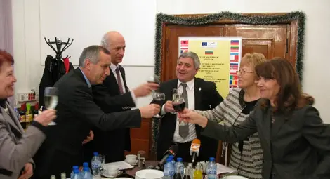 Университетът прави мрежа по компютинг с 35 страни