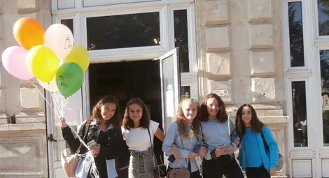 Националното училище по изкуствата посрещна юбилейна година.