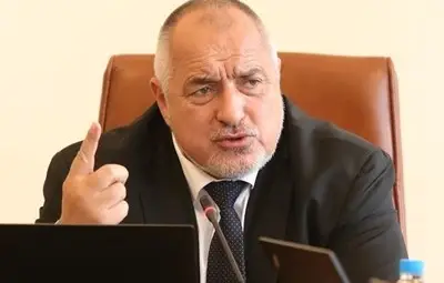 Банки и бензиностанции ще работят, БНТ пуска видеоуроци