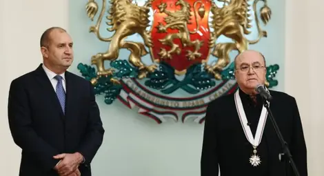 Проф. Хикмет Мехмедов получи орден &bdquo;Стара планина&ldquo; от президента Румен Радев.                 Снимка: Президентство на РБ