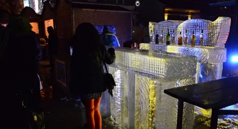 Ледена Айфелова кула и Тадж Махал ще разкрасят централния площад