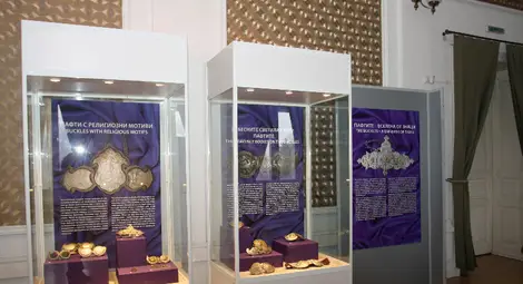 Изложбата на русенския музей „Пафтите – вселена от знаци“ гостува в Бургас Изложбата на русенския музей „Пафтите – вселена от знаци“ гостува в Бургас