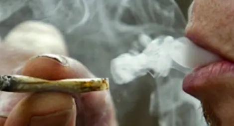 Четирима заловени да пушат дрога от лулата на мира