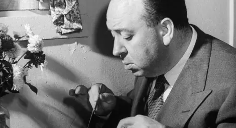 Обожаващият ужаса режисьор изпада в ужас при вида на... яйце Обожаващият ужаса режисьор изпада в ужас при вида на... яйце