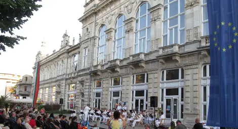 Флотският оркестър се разходи от Дунавското до &bdquo;Велик е нашият войник&ldquo;