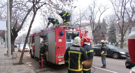 Спорни промени в работното време вдигат пожарникарите на протест