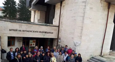 Пенсионери си направиха пътуващ урок по родолюбие