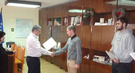 Втората вълна стажанти в областта взеха специални сертификати /галерия/