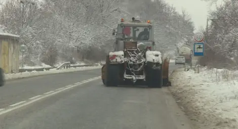 В снежен капан попаднаха шофьорите в Северна България