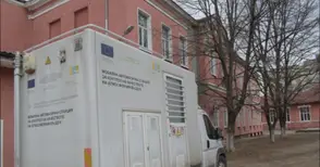 Мобилна станция извършва извънредни измервания на въздуха около университета