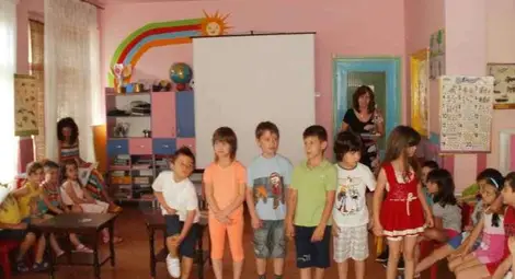 Първолаци играха на руски съвременна &bdquo;Червена шапчица&ldquo;