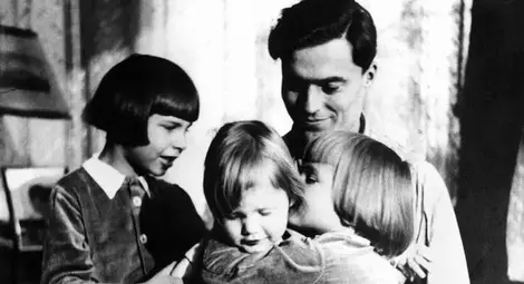 Клаус с децата си. Клаус с децата си.